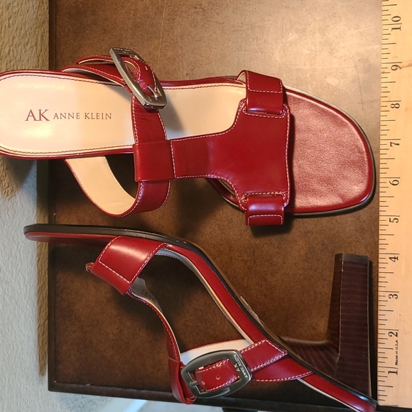 Anne Klein red leather dress sandal - Picture 3 of 7